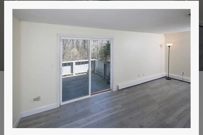 Foto del edificio - 261 Twin Lakes Dr