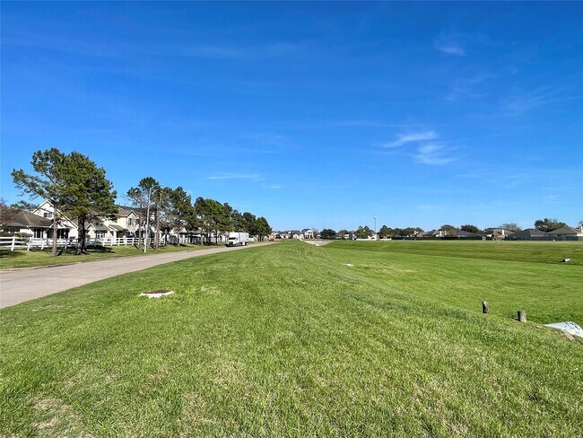 Foto del edificio - 6103 Settlers Square Ln