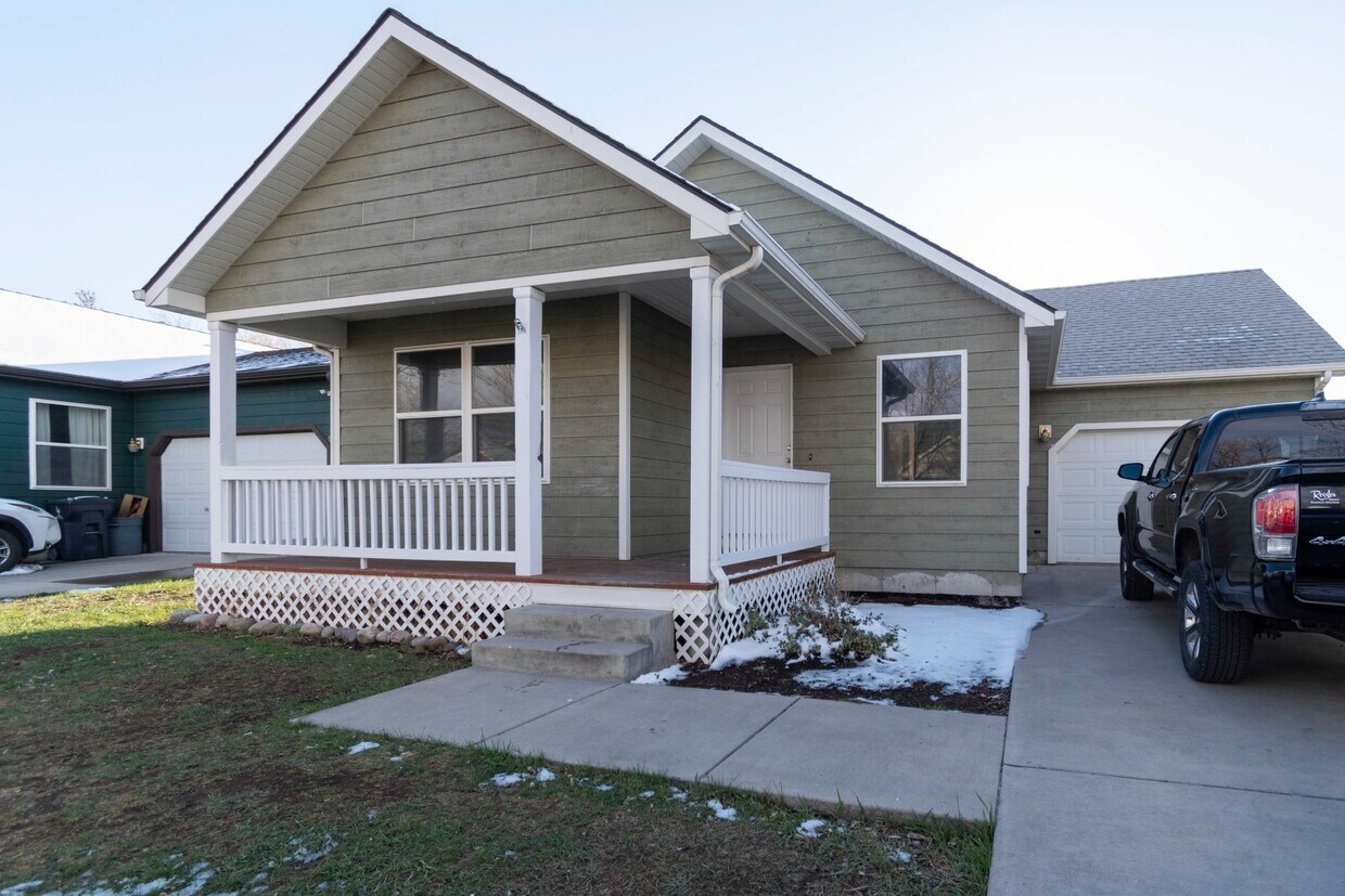 Primary Photo - 153 Meadow Brook Rd