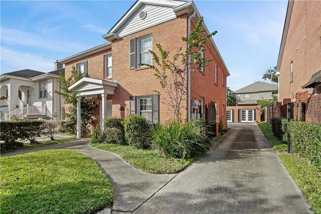 Foto del edificio - 508 N Labarre Rd