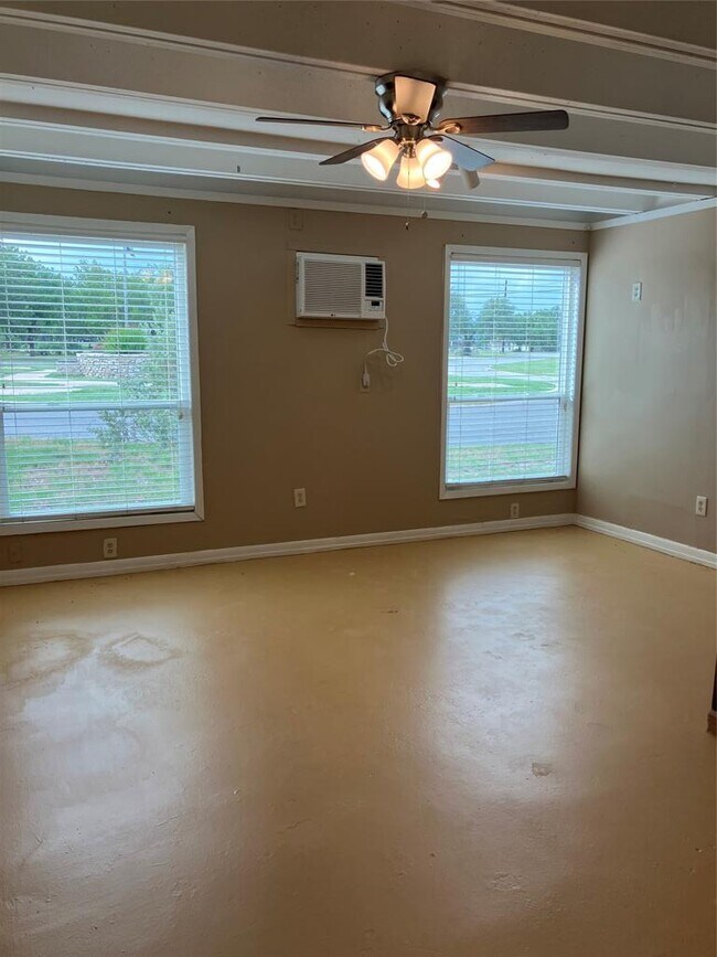 Building Photo - 5806 Circulo Dr