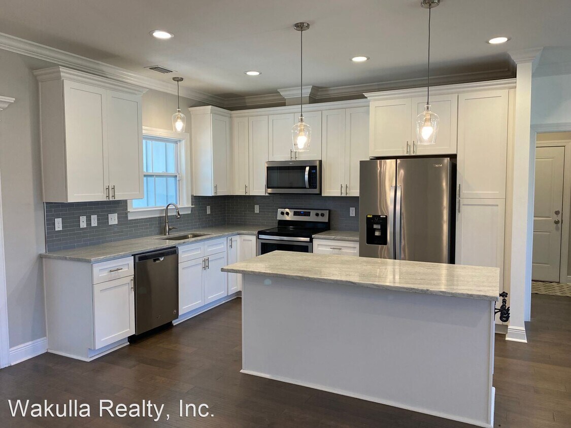 Primary Photo - 3 br, 2 bath House - 100 Evergreen Drive