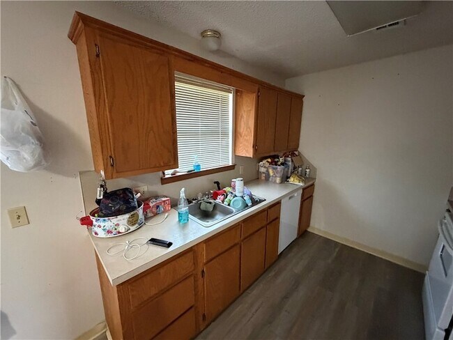 Foto del edificio - 1657 W Pleasant Grove Rd