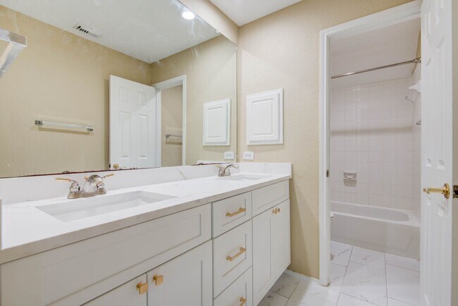 Foto del edificio - 11606 Canyon Mills Dr