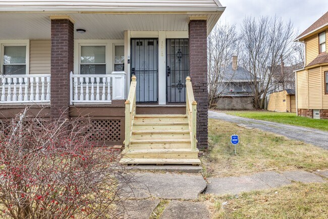 Building Photo - 3218 E 117th St