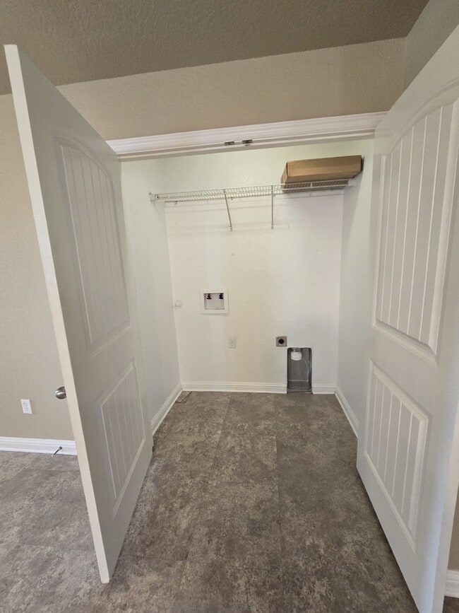 Foto del edificio - Spacious 3 Bedroom, 2 Bath Duplex for Rent...