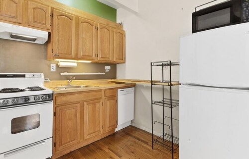 Building Photo - 162 E 91st St