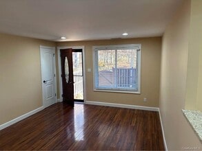 Building Photo - 12 Sagamore Hills Dr