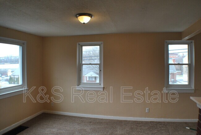 Foto del edificio - 706 E Pittsburgh McKeesport Blvd