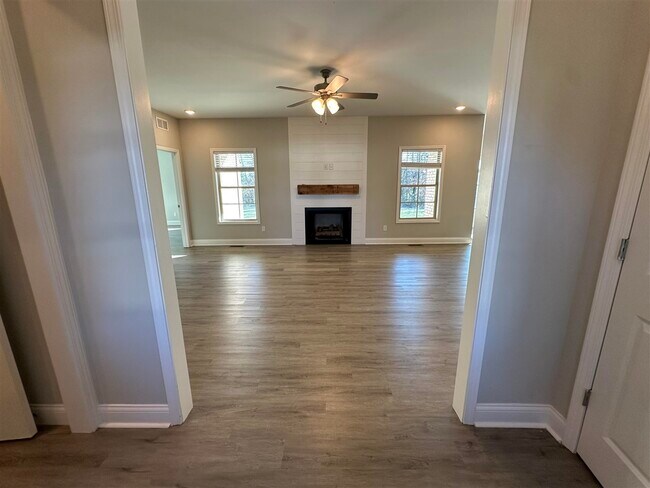 Foto del edificio - 437 Adalynn Cir