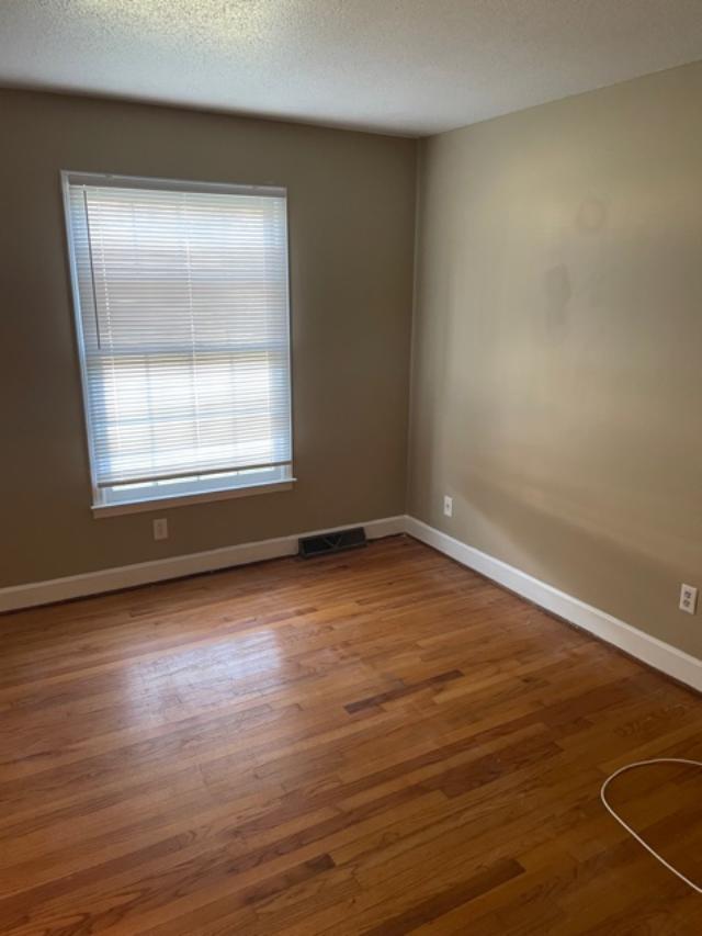 Foto del edificio - 7653 Kings Grant Ln