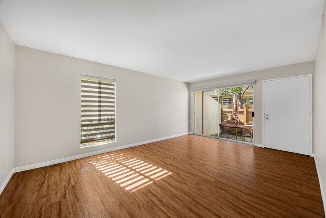 Building Photo - Bright and Open 3 Bedrooms Plus 2 Car Garage