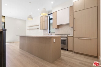 Building Photo - 426 Arnaz Dr