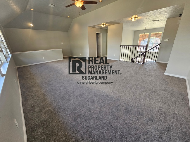 Building Photo - Executive Living in the Heart of Sugar Land