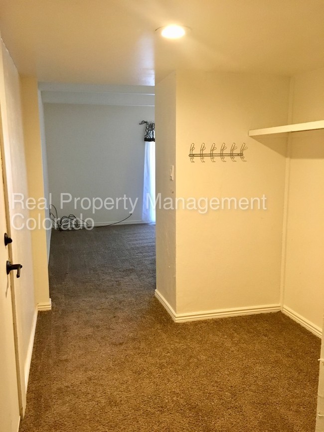 Building Photo - 2 Bedroom Condo in Woodstream Falls