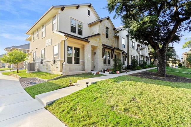 Building Photo - 13800 Lyndhurst St