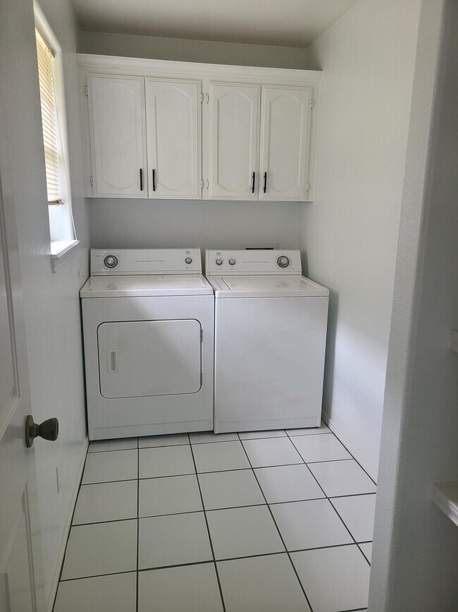 Foto del edificio - 1101 Lexington Cir
