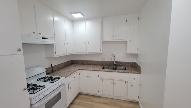 Foto del edificio - 13115 Oxnard St