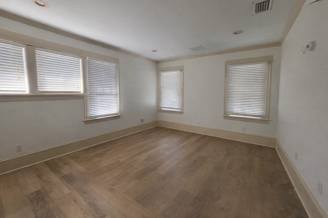 Building Photo - 1613 King St