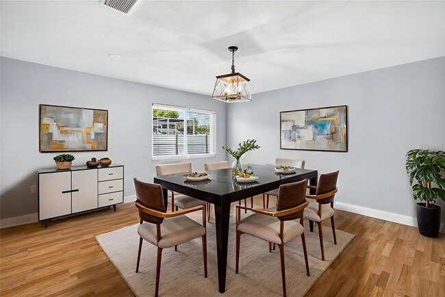 Foto del edificio - 8233 Redfield Dr