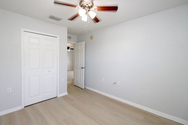 Foto del edificio - ONE MONTH FREE***3 BED + DEN/2.5 BATH RENT...