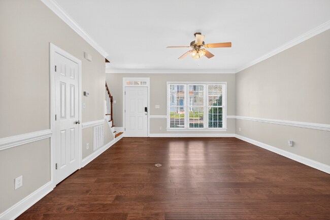 Foto del edificio - 102 Madison Grove Pl