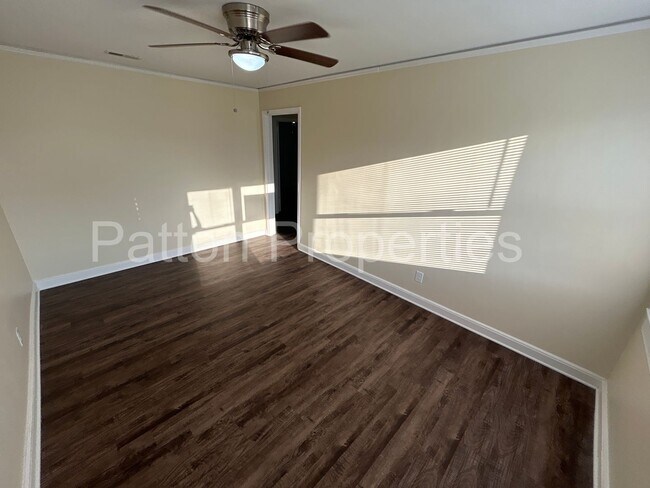 Building Photo - 999 Seminole Dr