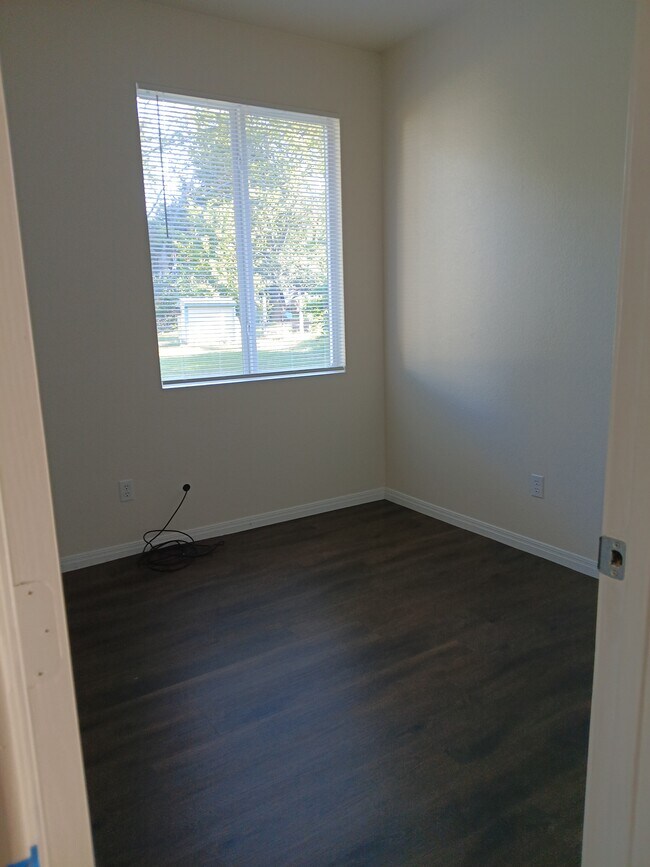 Dormitorio 1 - 315 S Ave A