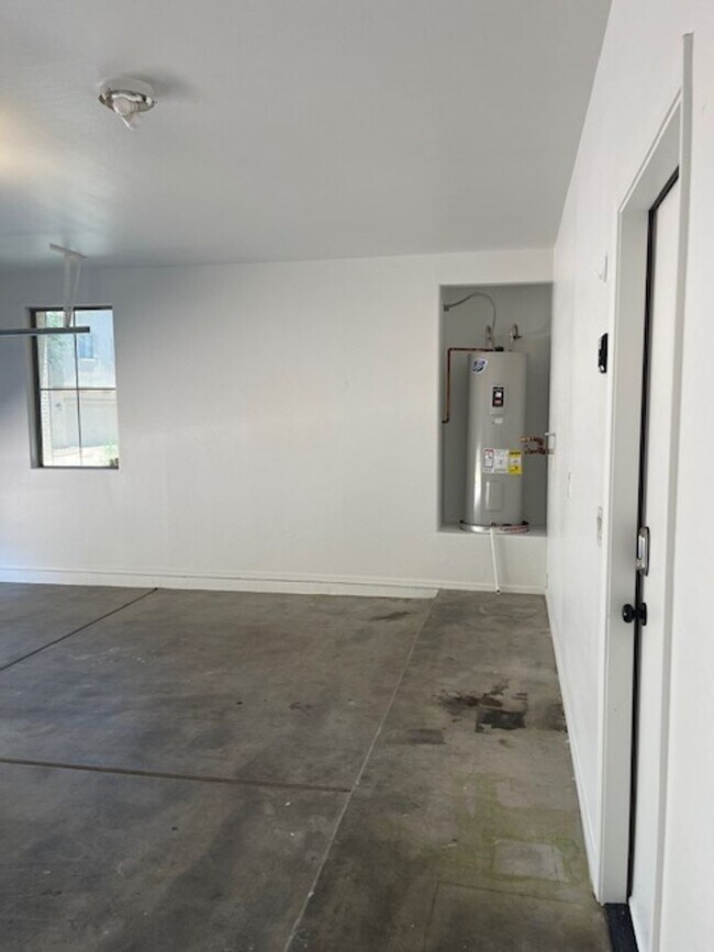 Building Photo - 3 BEDROOM IN POWER RANCH FOR RENT