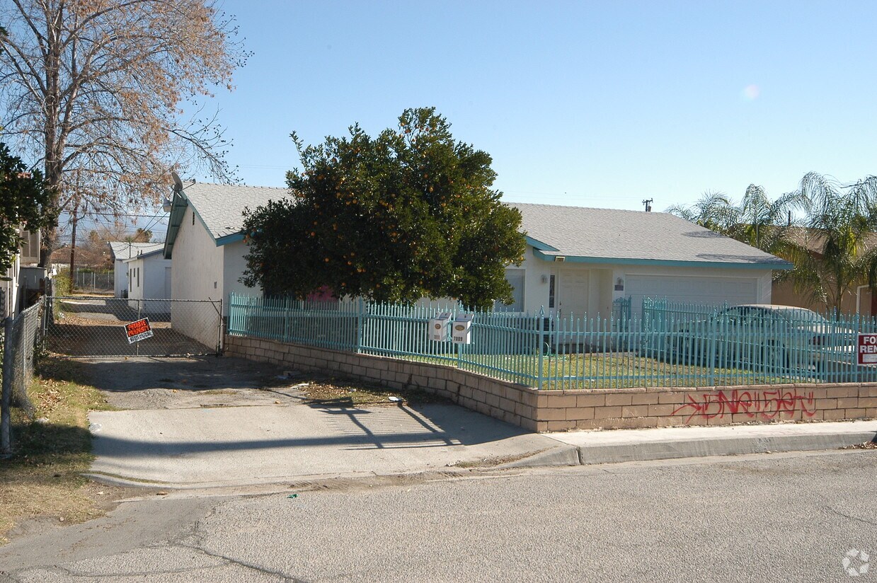 Foto principal - 7009-7013 Conejo Dr