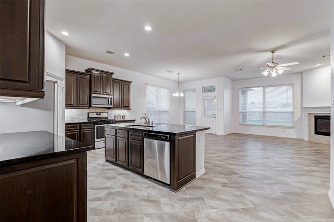 Foto del edificio - 9851 Willowmoor Lane