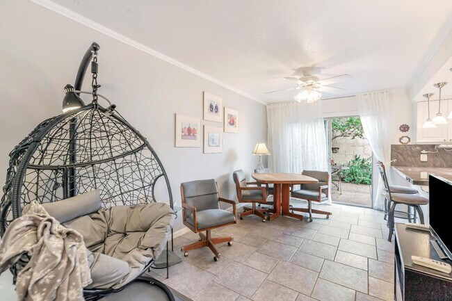 Foto del edificio - Recently updated spacious 3 bedroom 2.5 bath townhome available soon