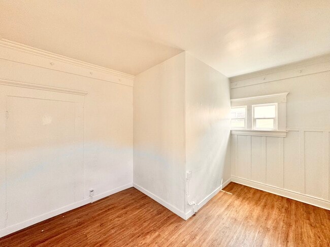 Building Photo - 617 S Soto St