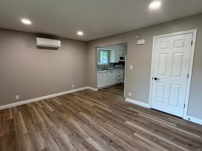 Building Photo - 423 N Cypress St