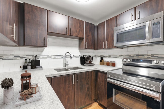 Building Photo - Treeview Manor