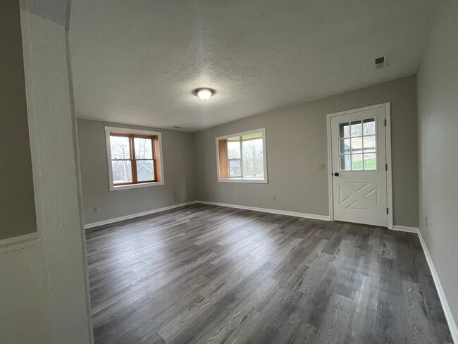 Family Room - 323 Cherry St W