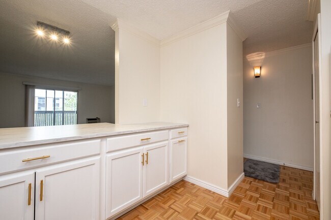 Building Photo - 3470 S Poplar St