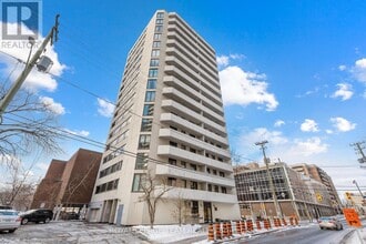 Building Photo - 200 Bay St