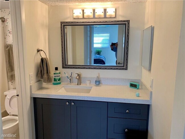 Building Photo - 2 br, 2 bath Condo - 10501 W Broward Blvd