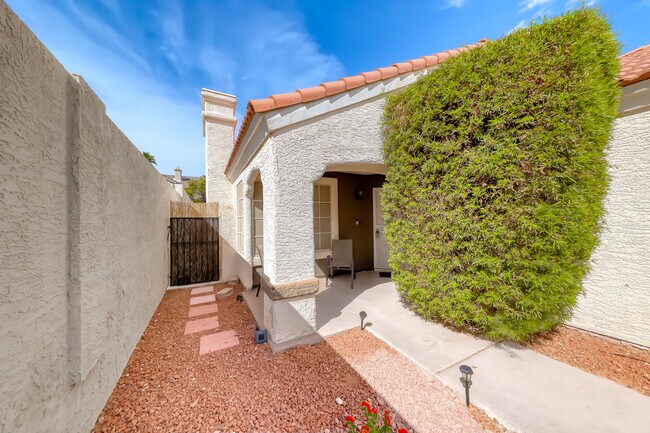 Foto del edificio - 9832 Cactus View Ave