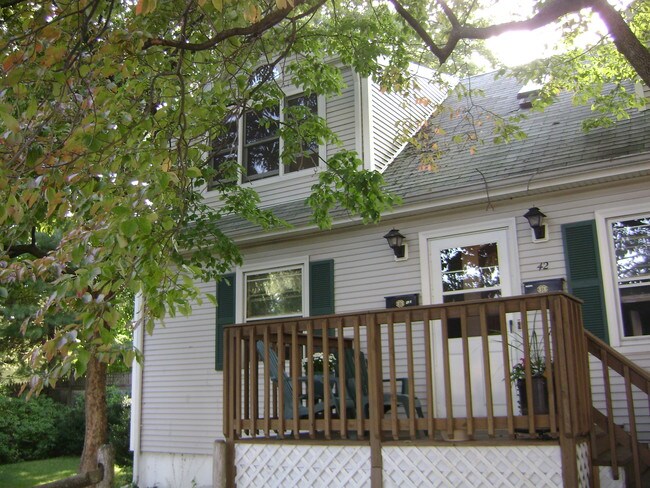 view from street - 42 Carlisle Pl