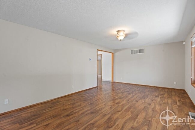 Foto del edificio - 2702 NW 108th St