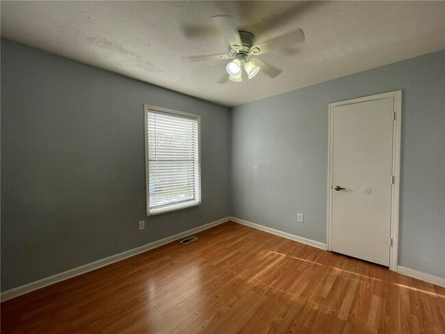 Foto del edificio - 5782 Glenn Hollow Ln