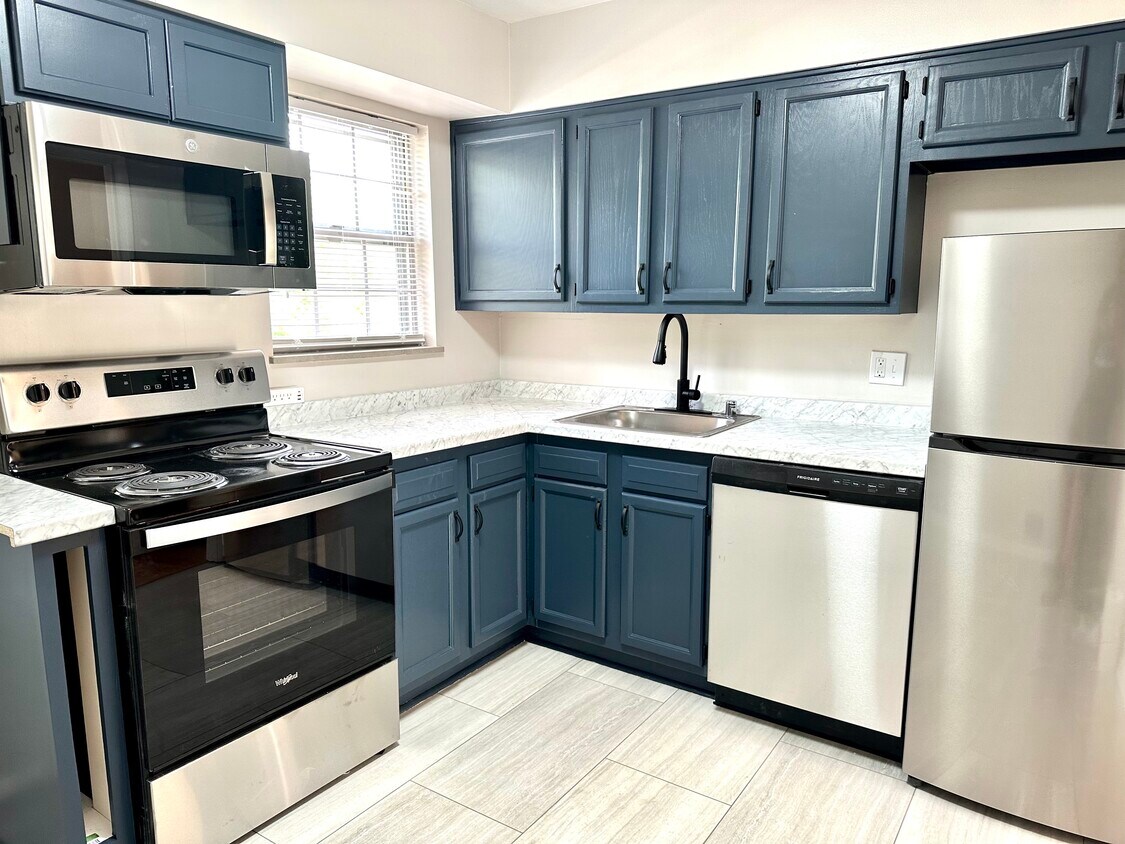 Crescent Hill Quads Apartments in Louisville, KY