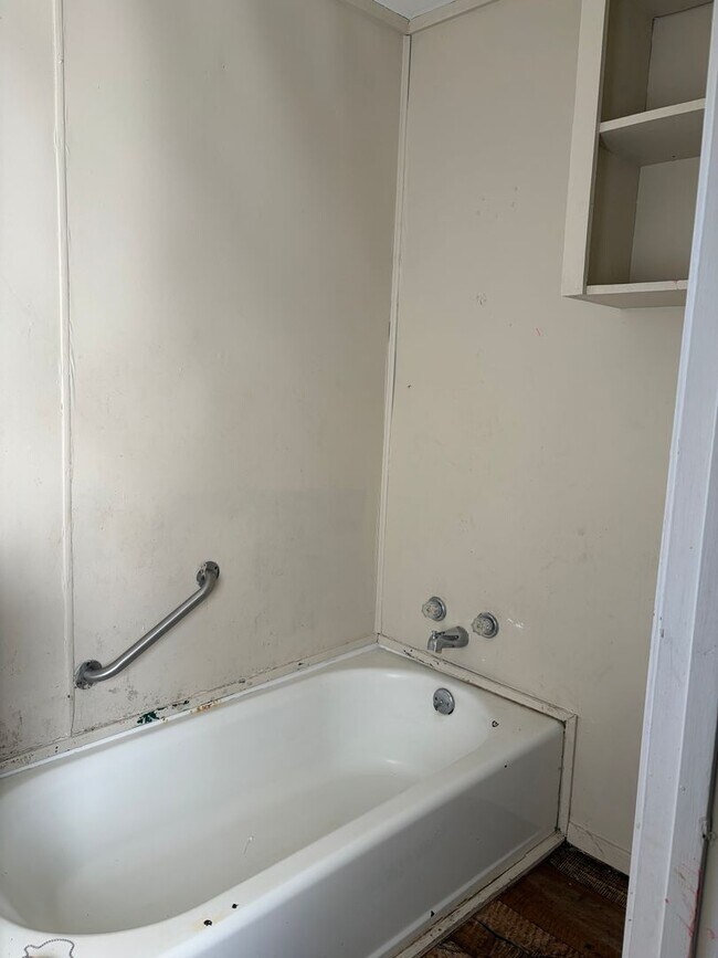 Foto del edificio - 516 Bayou Maria Rd