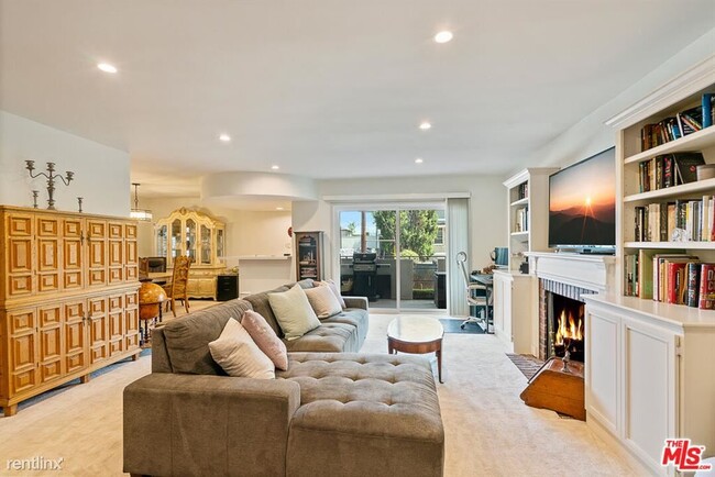 Foto del edificio - 2 br, 2 bath Condo - 4445 Cartwright Ave A...