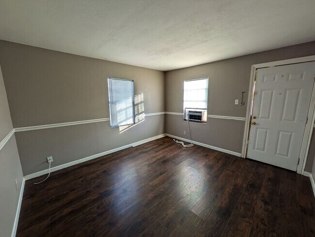 Foto del edificio - 1243 Long Ave