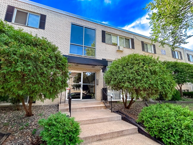 Building Photo - 2730 Dupont Ave S