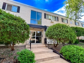 Building Photo - 2730 Dupont Ave S