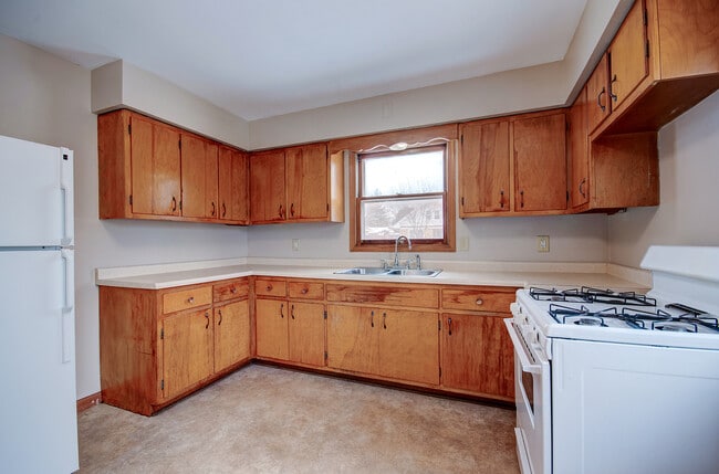 Building Photo - 323 S Hebbard St